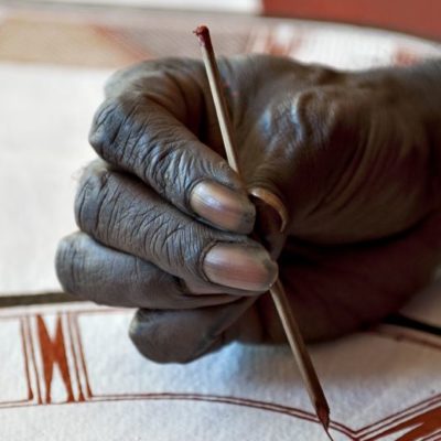 Aboriginal artist at work at the Injalak Art and Craft Centre (Gunbalanya)